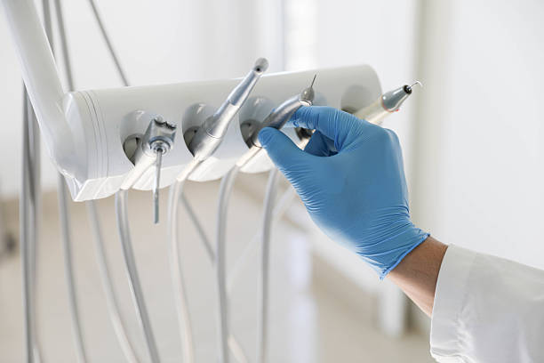 Professional Tooth Extraction technician working in Hubbard, TX